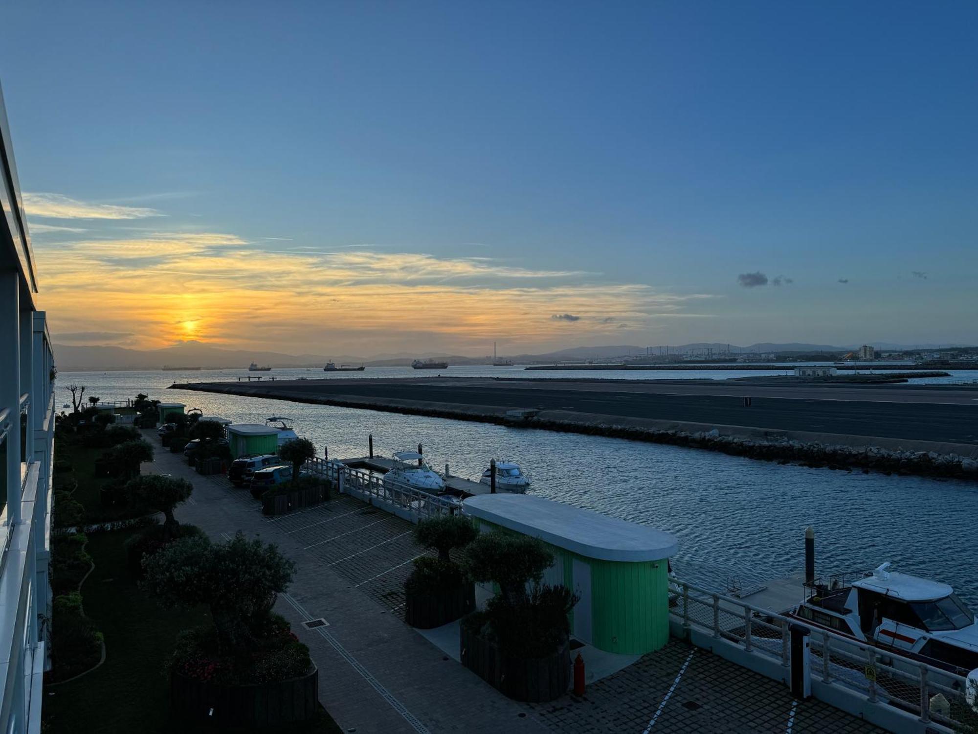 Marina Club Luxury Private Studio With Pool And Incredible Views Gibraltar Eksteriør bilde