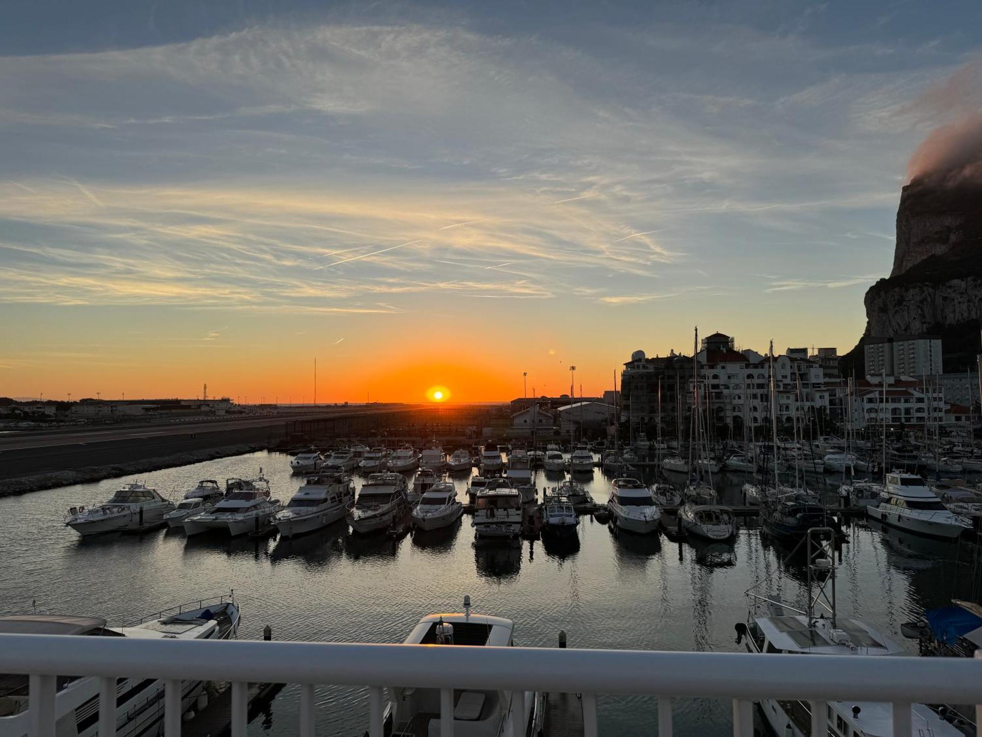 Marina Club Luxury Private Studio With Pool And Incredible Views Gibraltar Eksteriør bilde